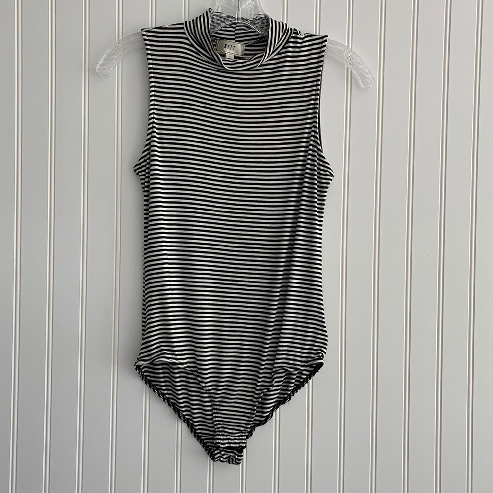 NYTT bodysuit black/white stripe SIZE MEDIUM